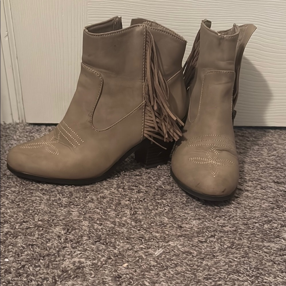Sam & Libby Women's Tan Ankle Boots with Fringe